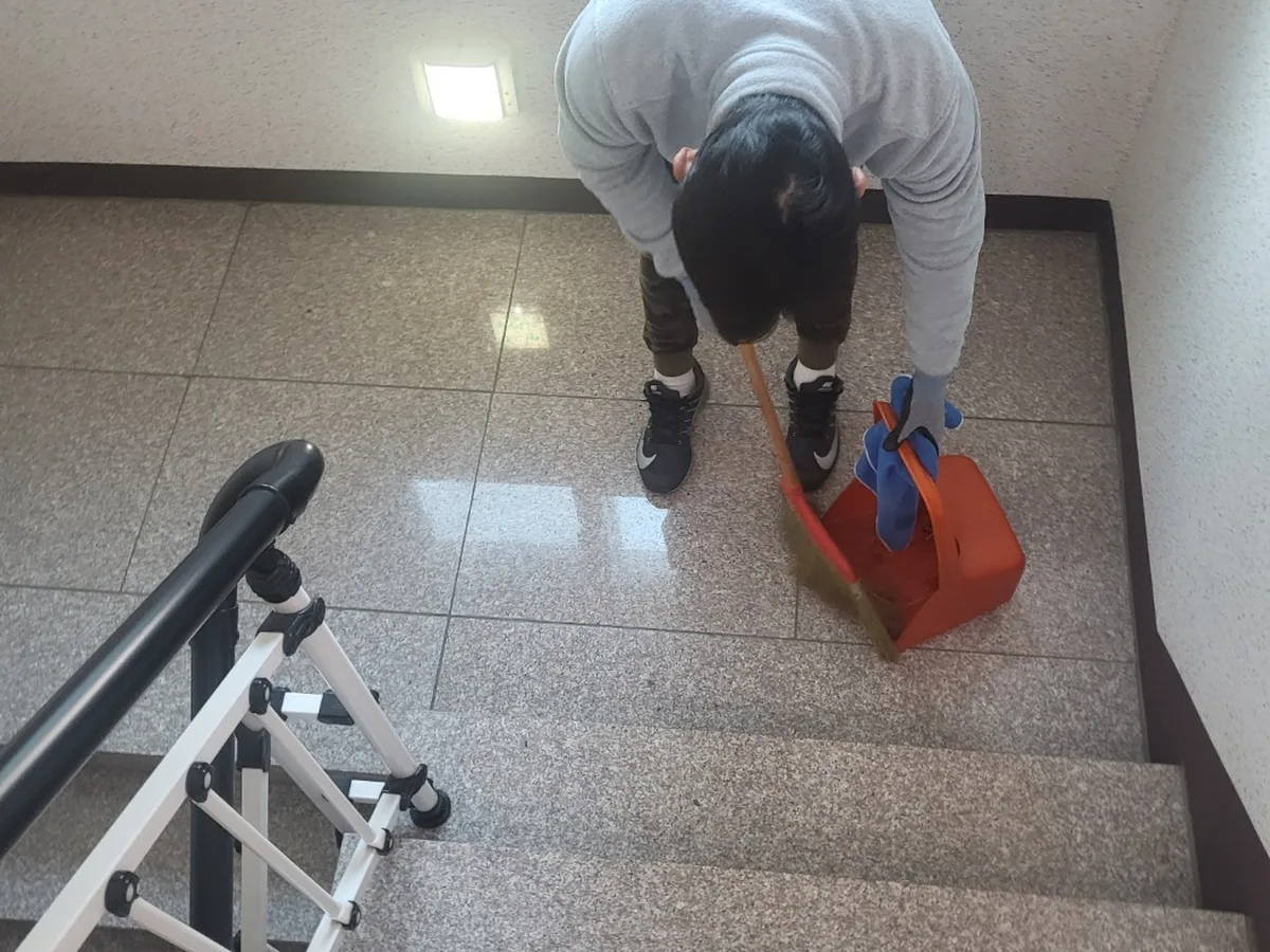 북구 금호동 빌라 공동현관 장비 주변 정밀 위생청소 사례 - 행진크린